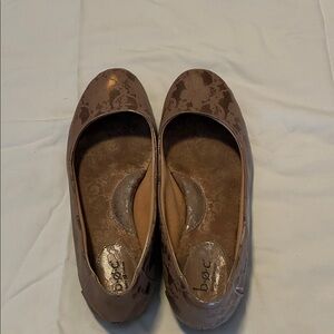 b.o.c. Women's Floral Tan Flats